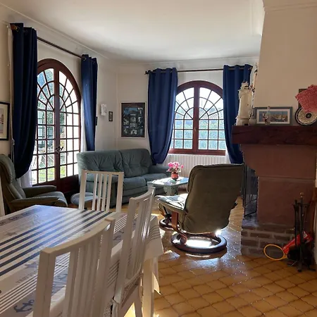 La Hume Family & Harbor House * Gujan-Mestras