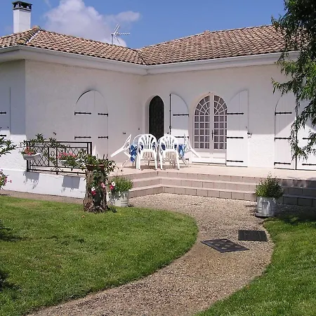 La Hume Family & Harbor House * Gujan-Mestras