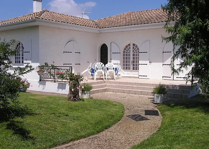 La Hume Family & Harbor House * Gujan-Mestras